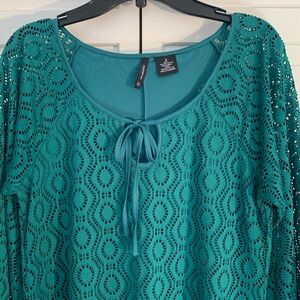 New Directions Green Asymmetrical Lace Tunic with Tie Front and 3/4 Sleeves EUC